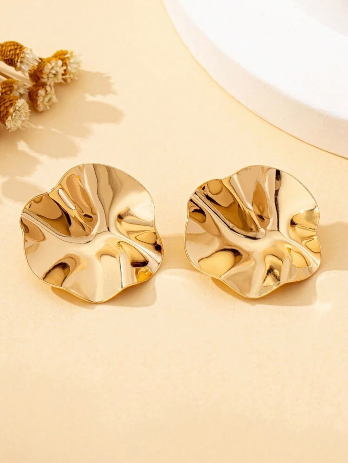 Asymmetric Gold Circles