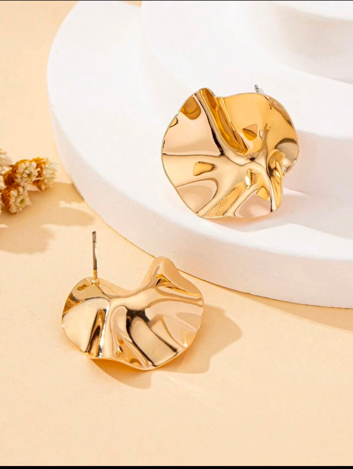 Asymmetric Gold Circles